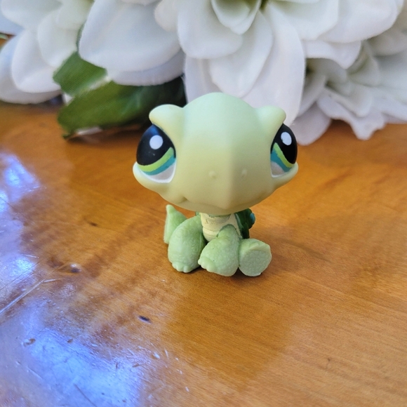 Littlest Pet Shop LPS #321 Turtle Green Blue Eyes 2006 - Picture 1 of 13